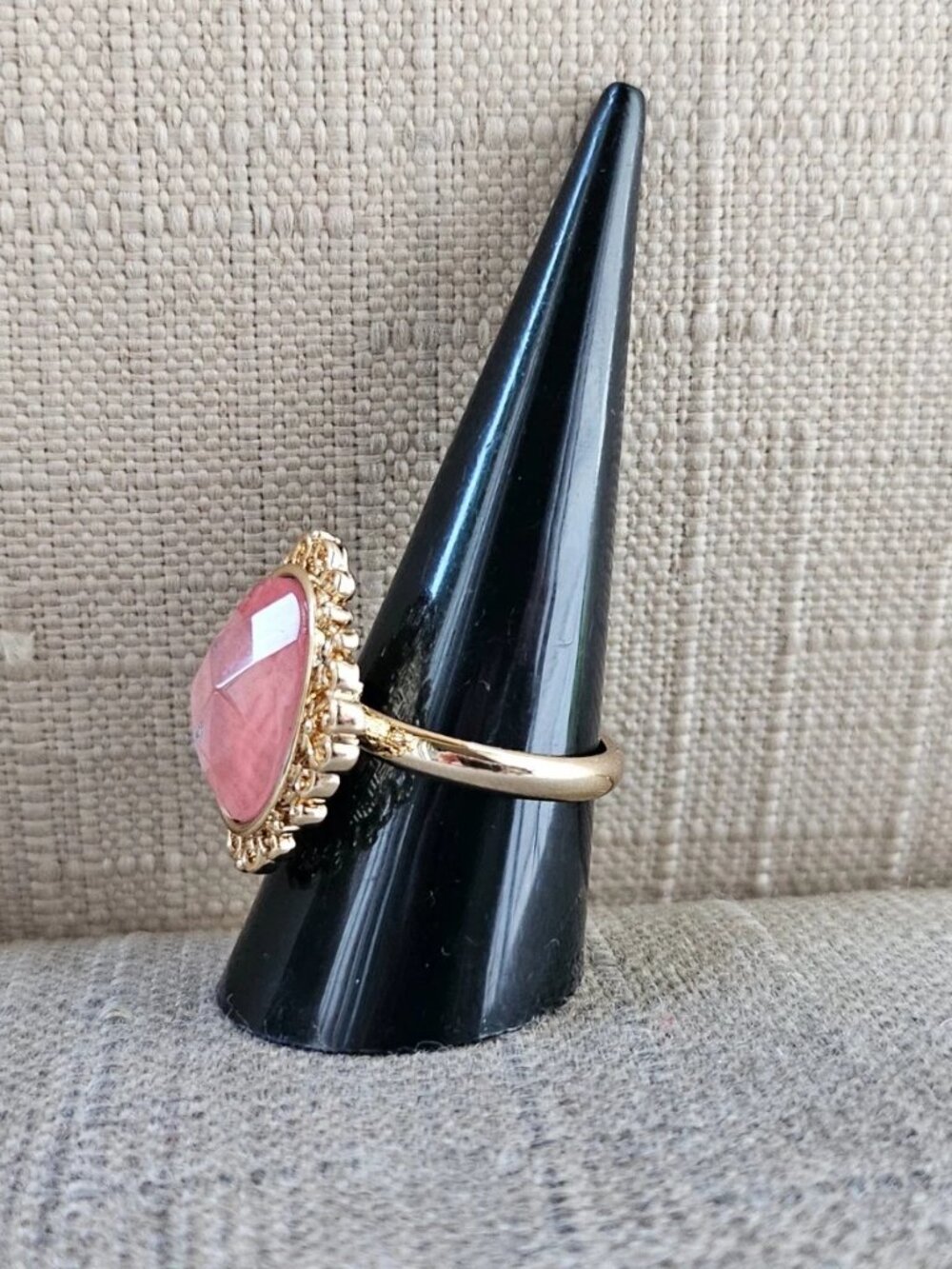 Women Ring Pink Salmon Crystal Fashion Jewelry Gold Tone Ring Size adj 9 to 11 - Picture 5 of 11